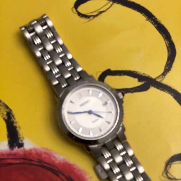 Seiko Date Sapphire Crystal Watch (needs battery) - Picture 2 of 8
